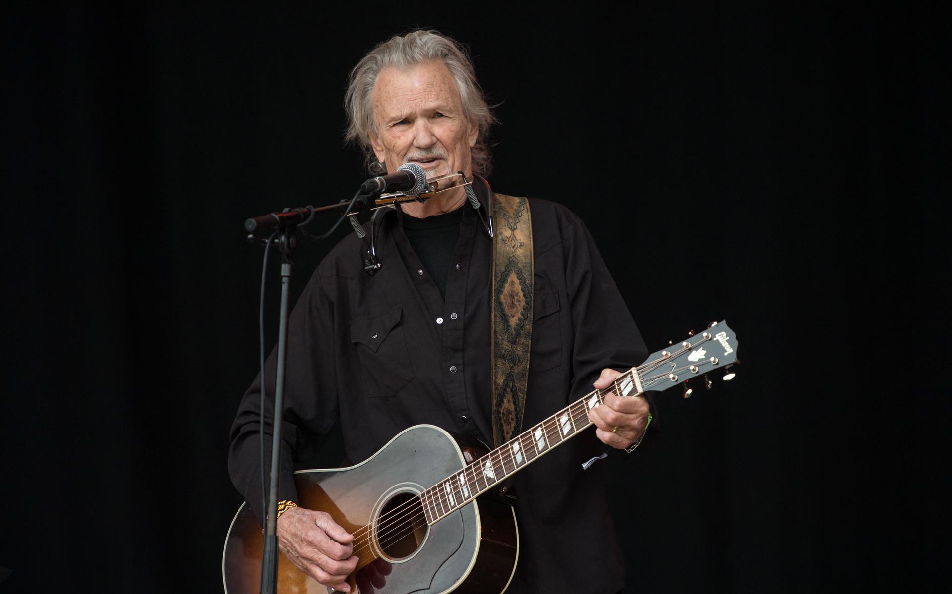 Kris Kristofferson (1936-2024), countrylegende en held op het witte doek -  Leeuwarder Courant