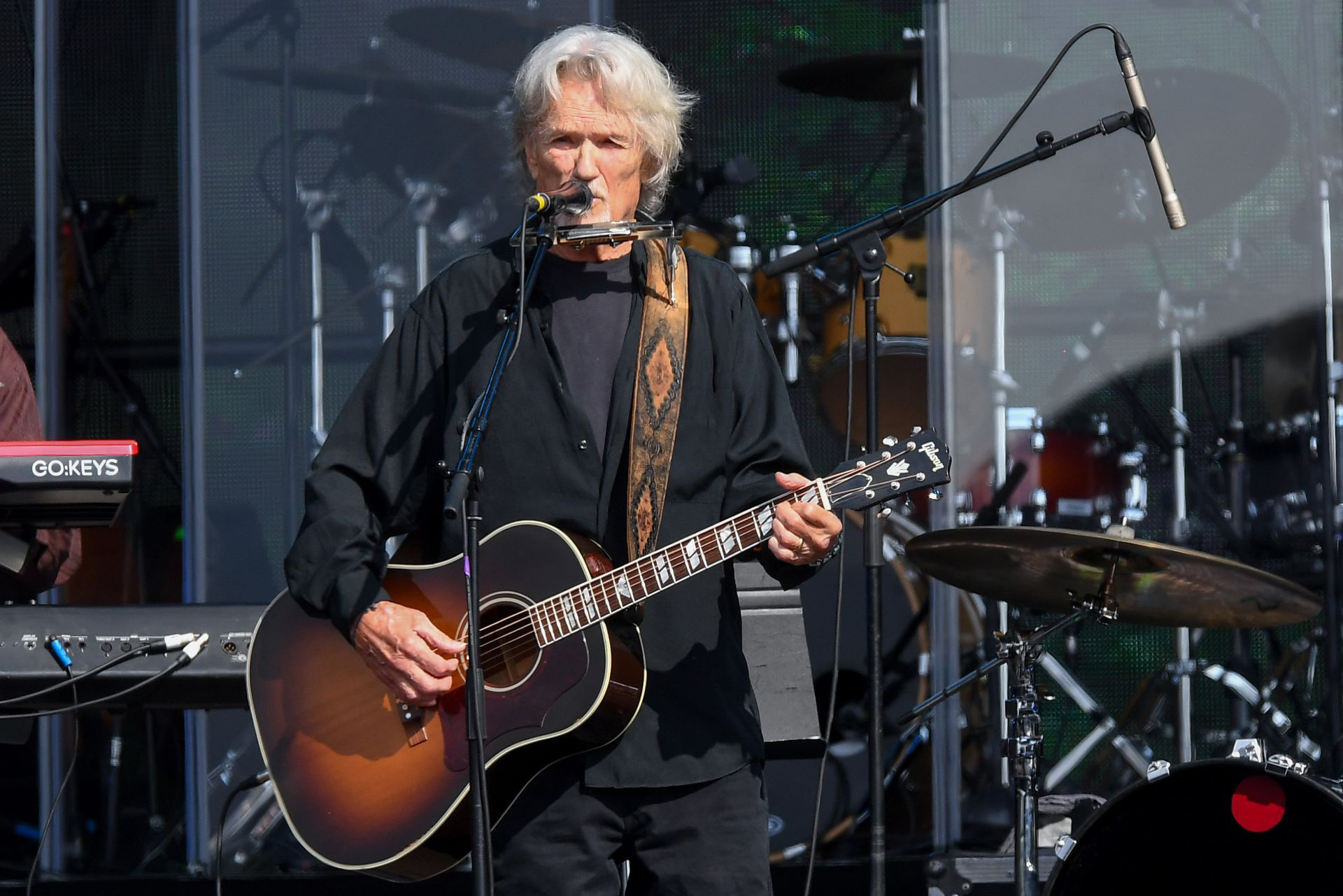 Kris Kristofferson, singer-songwriter and actor, dies at 88 | KTLA