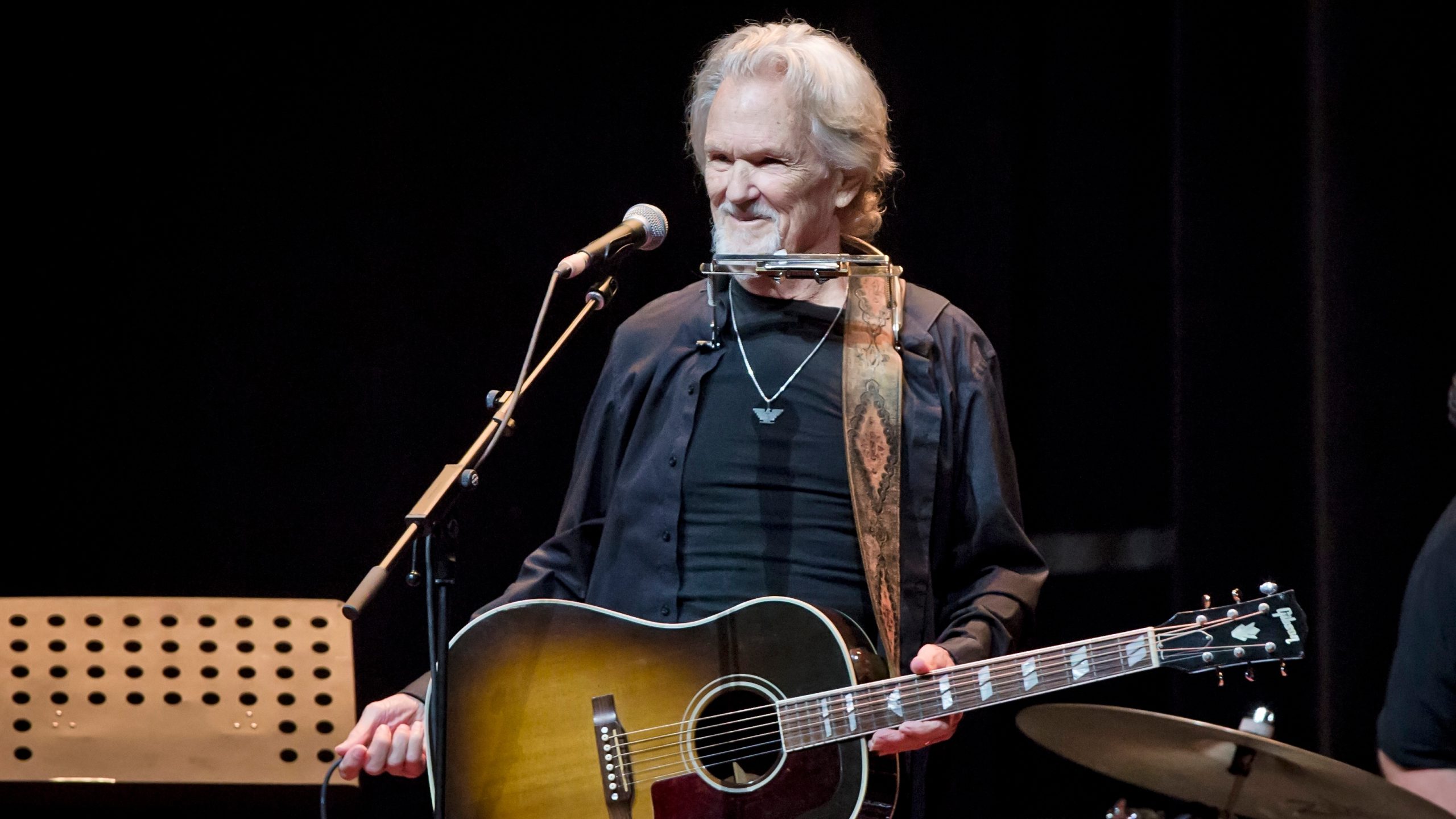 Kris Kristofferson Dead: Country Singer, 'A Star Is Born' Actor Was 88