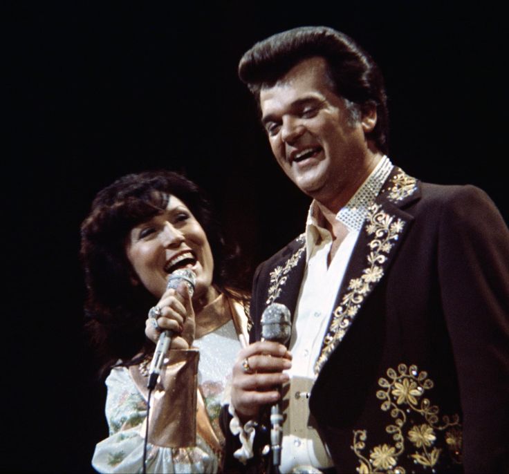 Conway Twitty & Loretta Lynn – After The Fire Is Gone