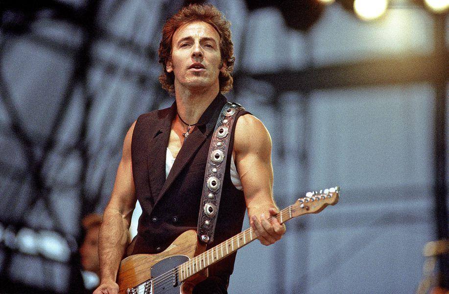 Bruce Springsteen – Dancing In the Dark (1984)