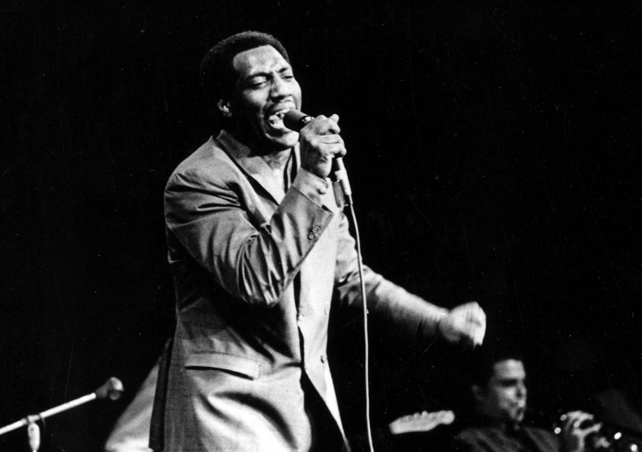 Otis Redding – (Sittin’ On) The Dock Of The Bay