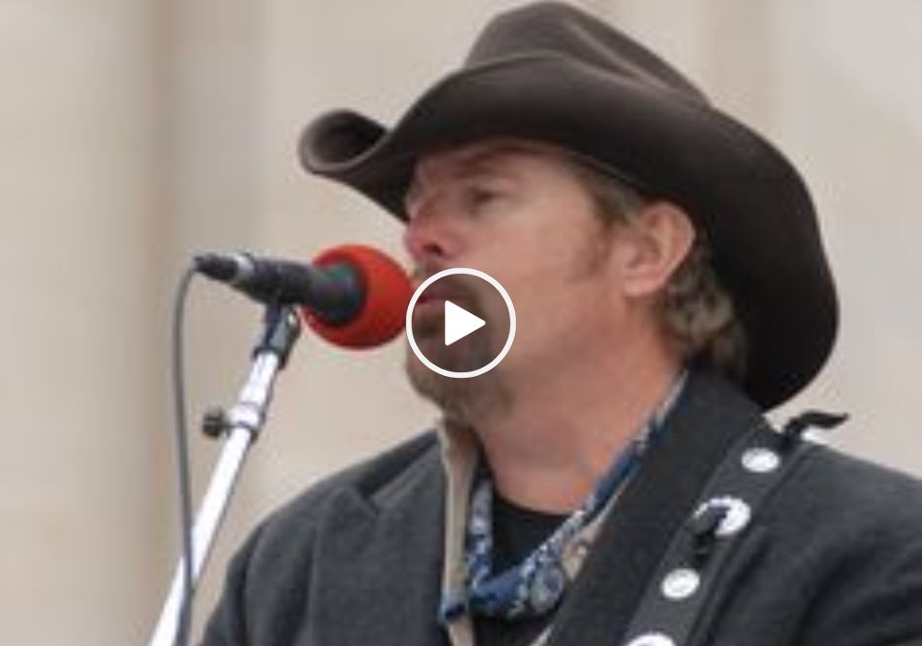 Toby Keith – You Shouldn’t Kiss Me Like This