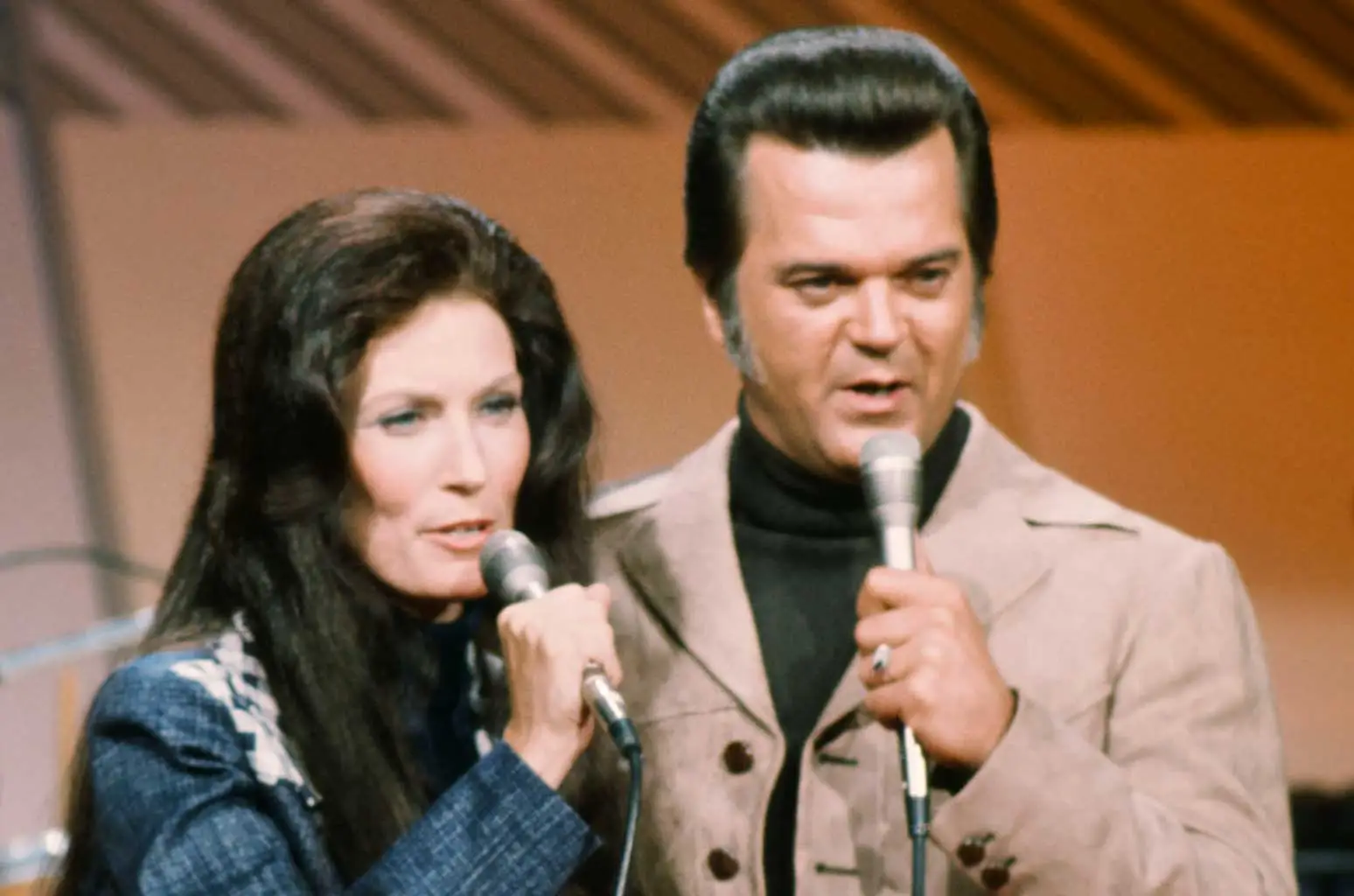 Conway Twitty and Loretta Lynn – How High Can You Build A Fire